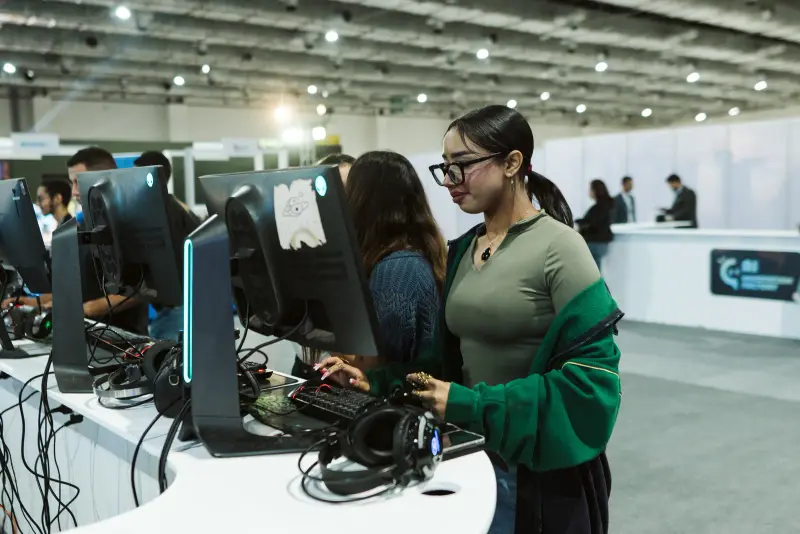 Participant typing at a workstation during an AI hands-on session, Connecta 2025
