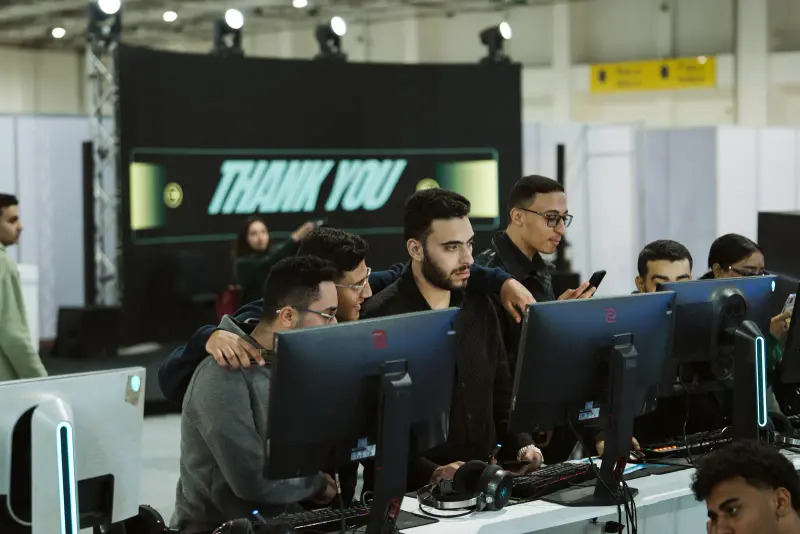 Participants working together at rows of PCs in the AI hands-on lab, Connecta 2025
