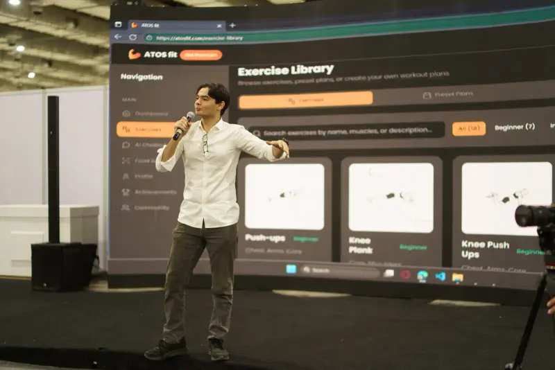 Presenter demonstrates an AI app live on the big screen, Connecta 2025