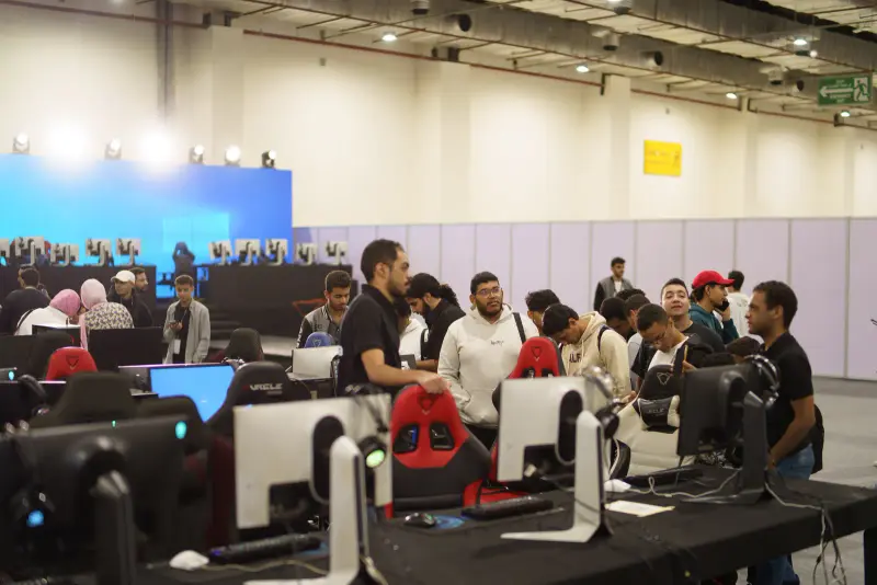 Busy rows of AI Factory workstations with participants at work, Connecta 2025