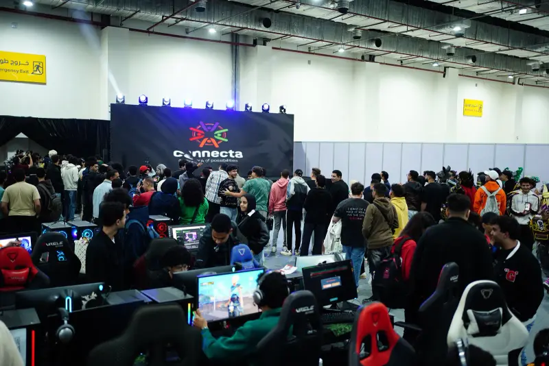 Huge crowd at the Connecta stage behind rows of gaming PCs, Connecta 2025