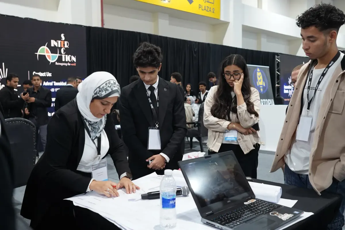 Hackathon teams sketching ideas together around a table, Connecta 2025