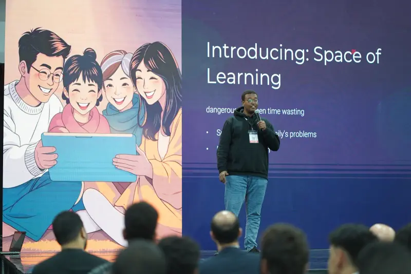 Founder pitching his learning app on stage to a watching audience, Connecta 2025