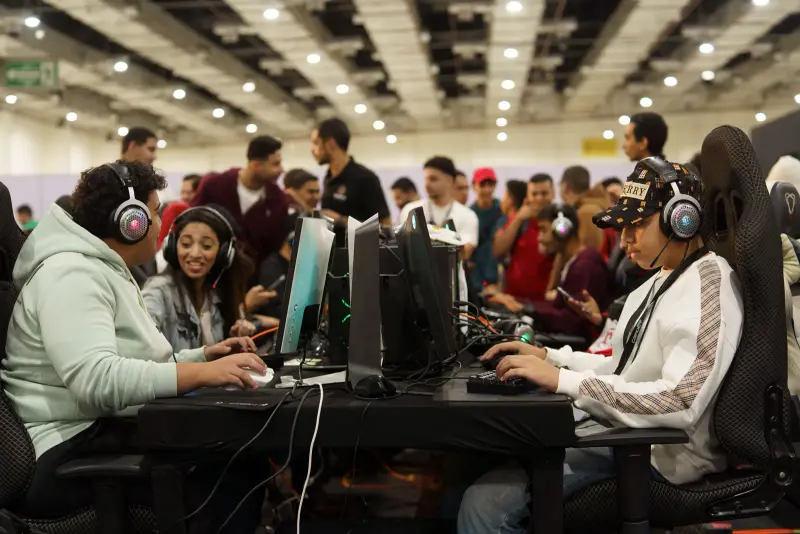 Dense crowd of gamers in headsets at the PC tournament tables, Connecta 2025